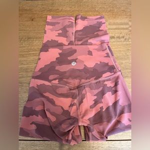 Lululemon Align Crop 
Heritage 365 Camo Brier Rose Multi